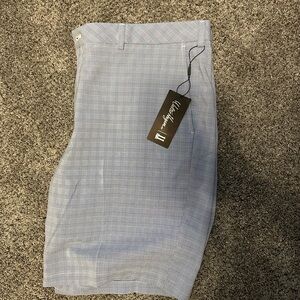 Men’s golf shorts